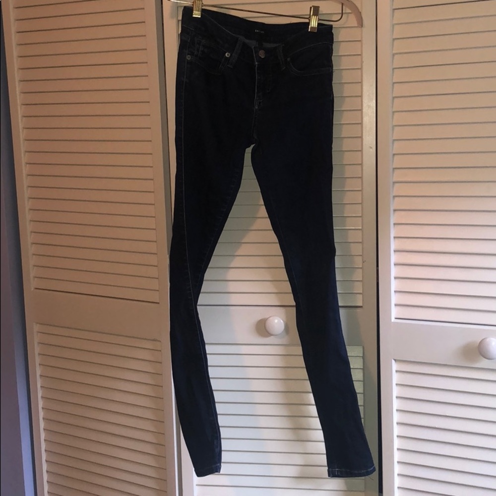 Straight/ Skinny jeans